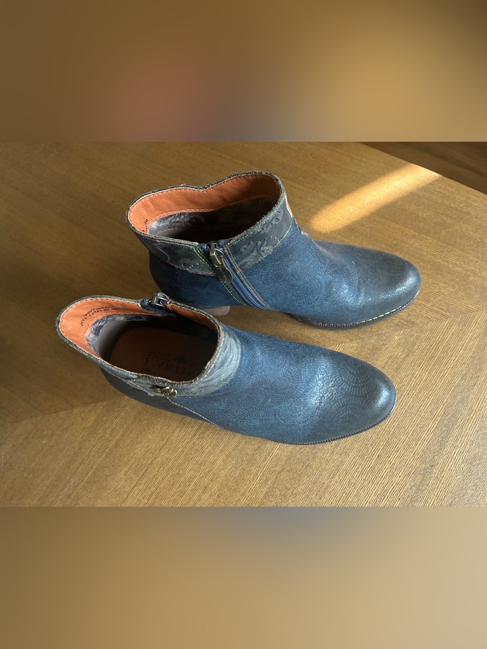 L'Artiste Navy Leather Ankle Booties with Embossed Collar & Flower Accent - Picture 4 of 7